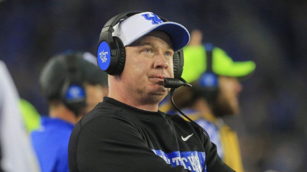 Mark Stoops income